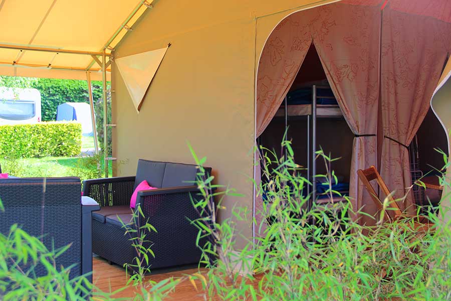 buitenzicht-ingerichte-tent